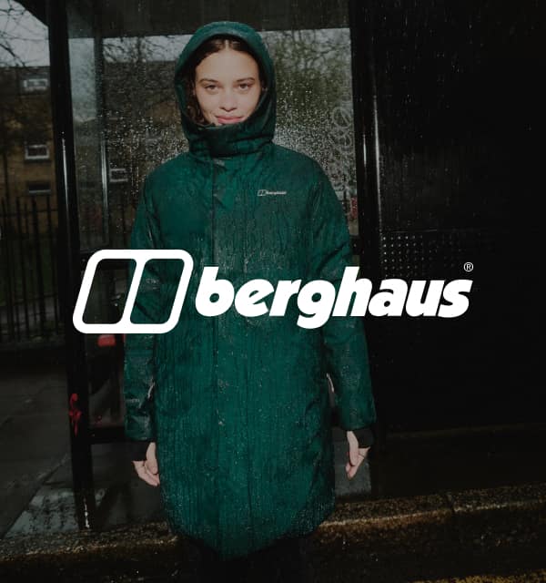 Frau in Berghaus Winterjacke