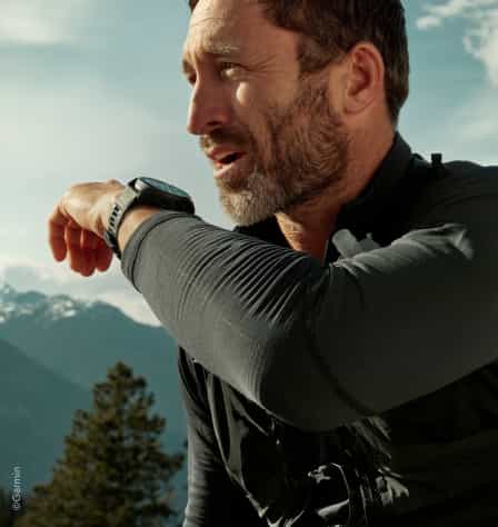 Wanderer mit Smartwatch